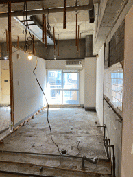 天井を高くして風通しと採光UP！自転車も置けて収納もたっぷり！ 　目黒区A様邸